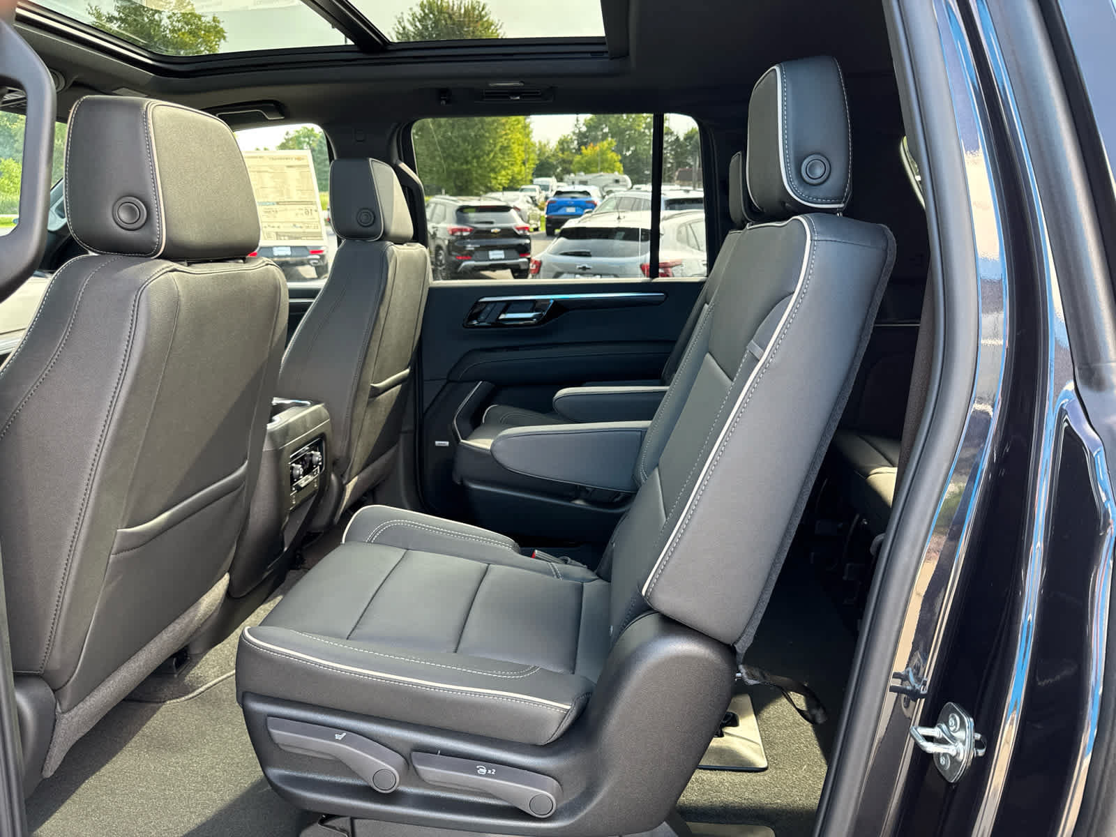 New 2026 Chevrolet Suburban Premier w/ Sun And Tow Package AWD/4WD image 21