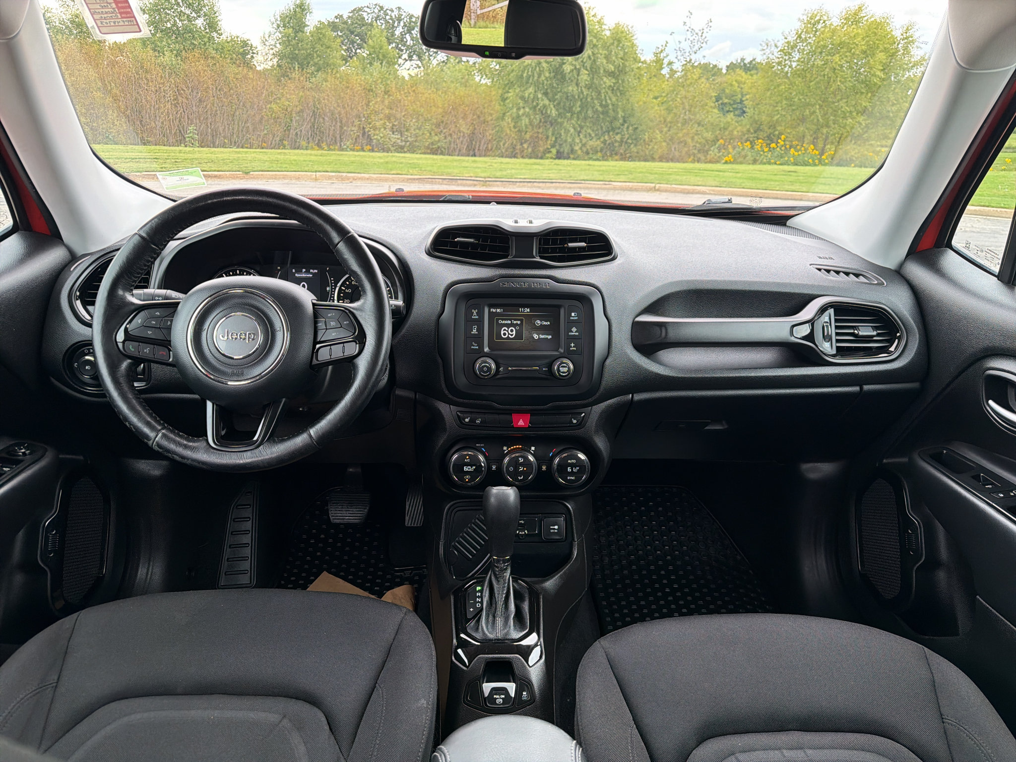 Used 2017 Jeep Renegade Altitude FWD image 19