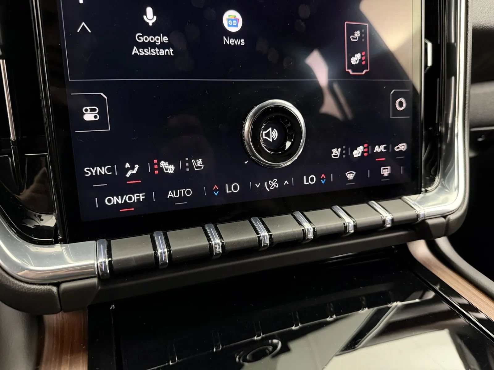 Used 2025 GMC Yukon XL Denali AWD/4WD image 33
