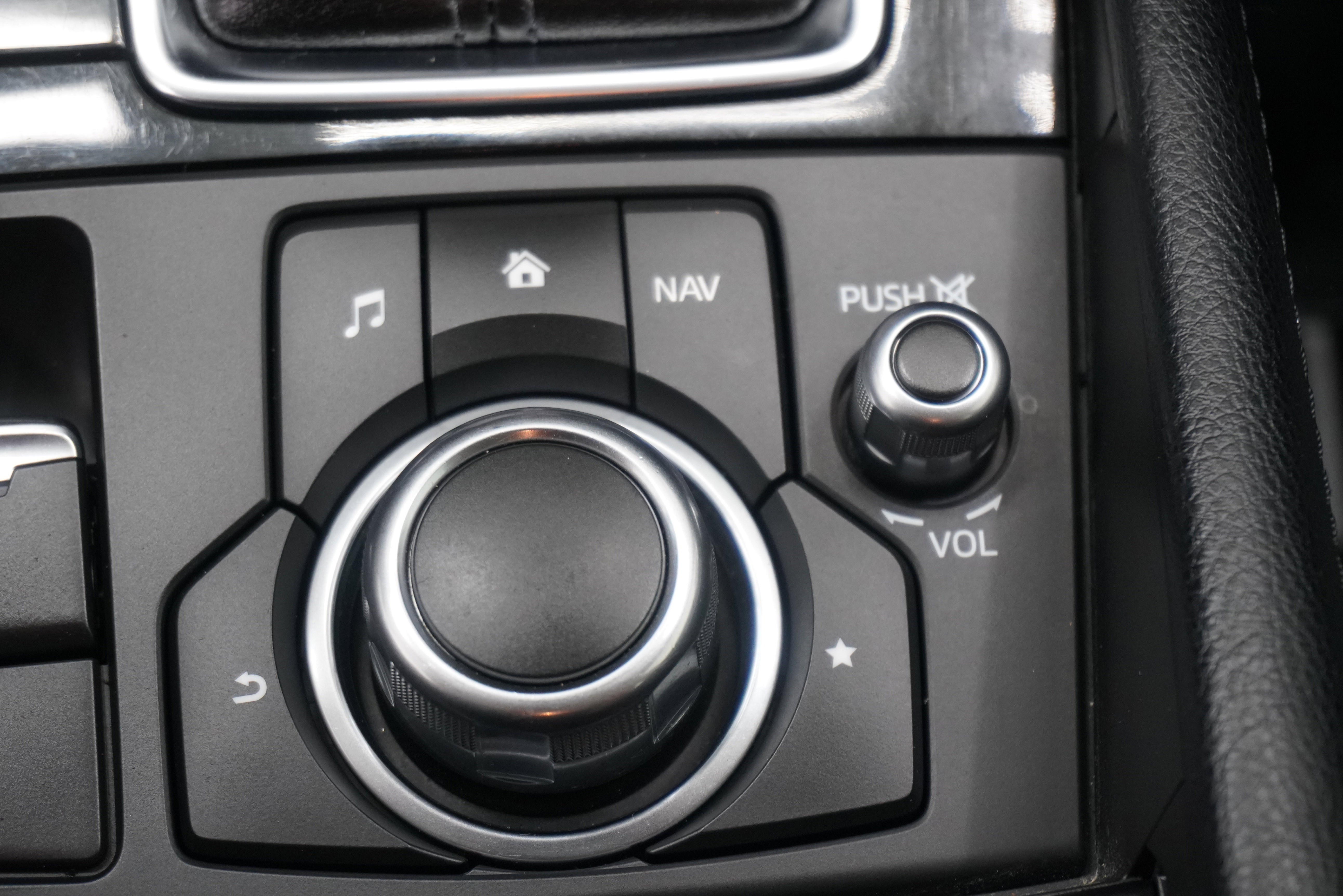 Used 2018 MAZDA MAZDA3 Sport w/ Preferred Equipment Package image 21