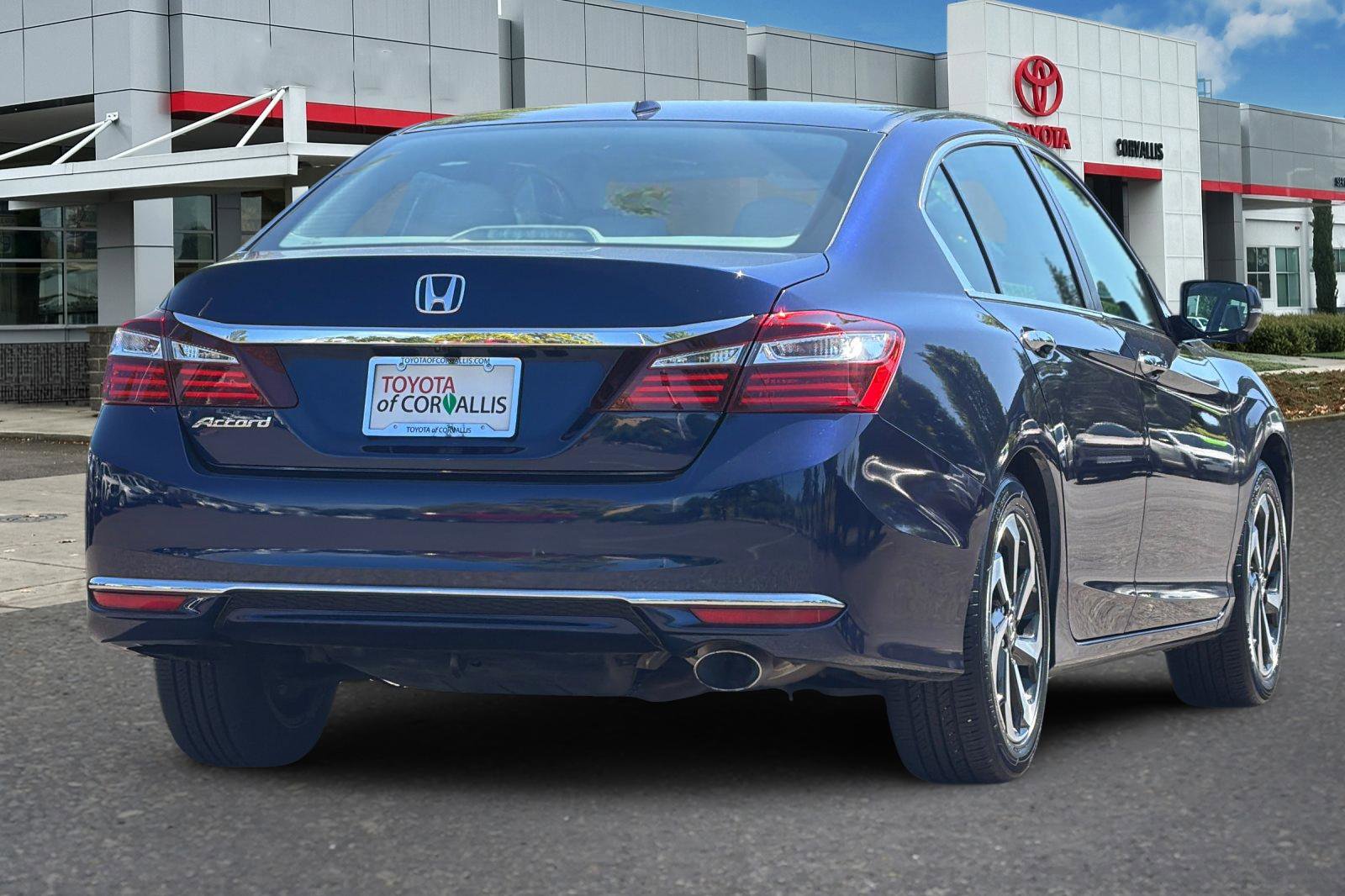 Used 2017 Honda Accord EX-L image 4