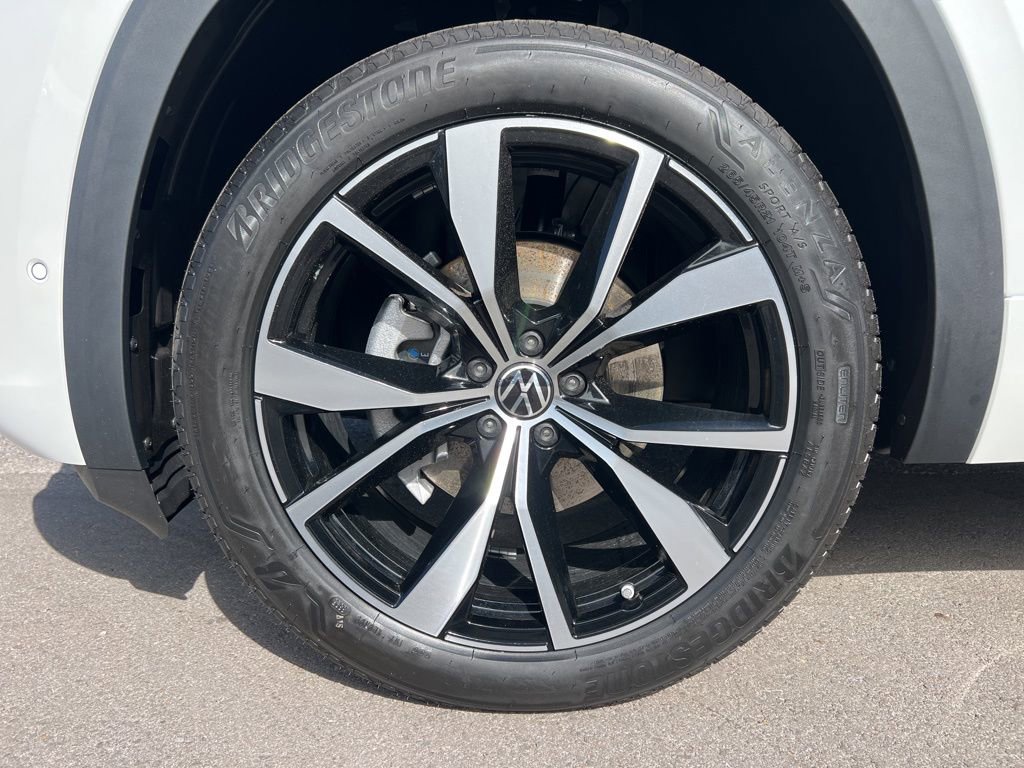 New 2026 Volkswagen Atlas Cross Sport SEL Premium R-Line image 7