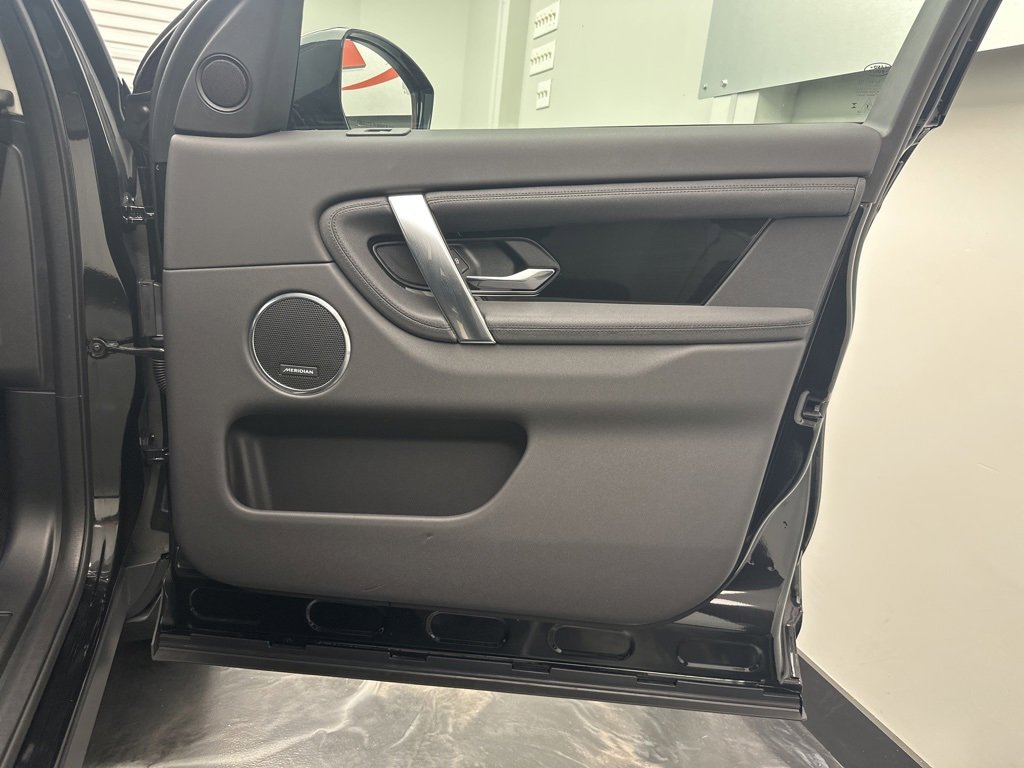 Used 2025 Land Rover Discovery Sport S image 10