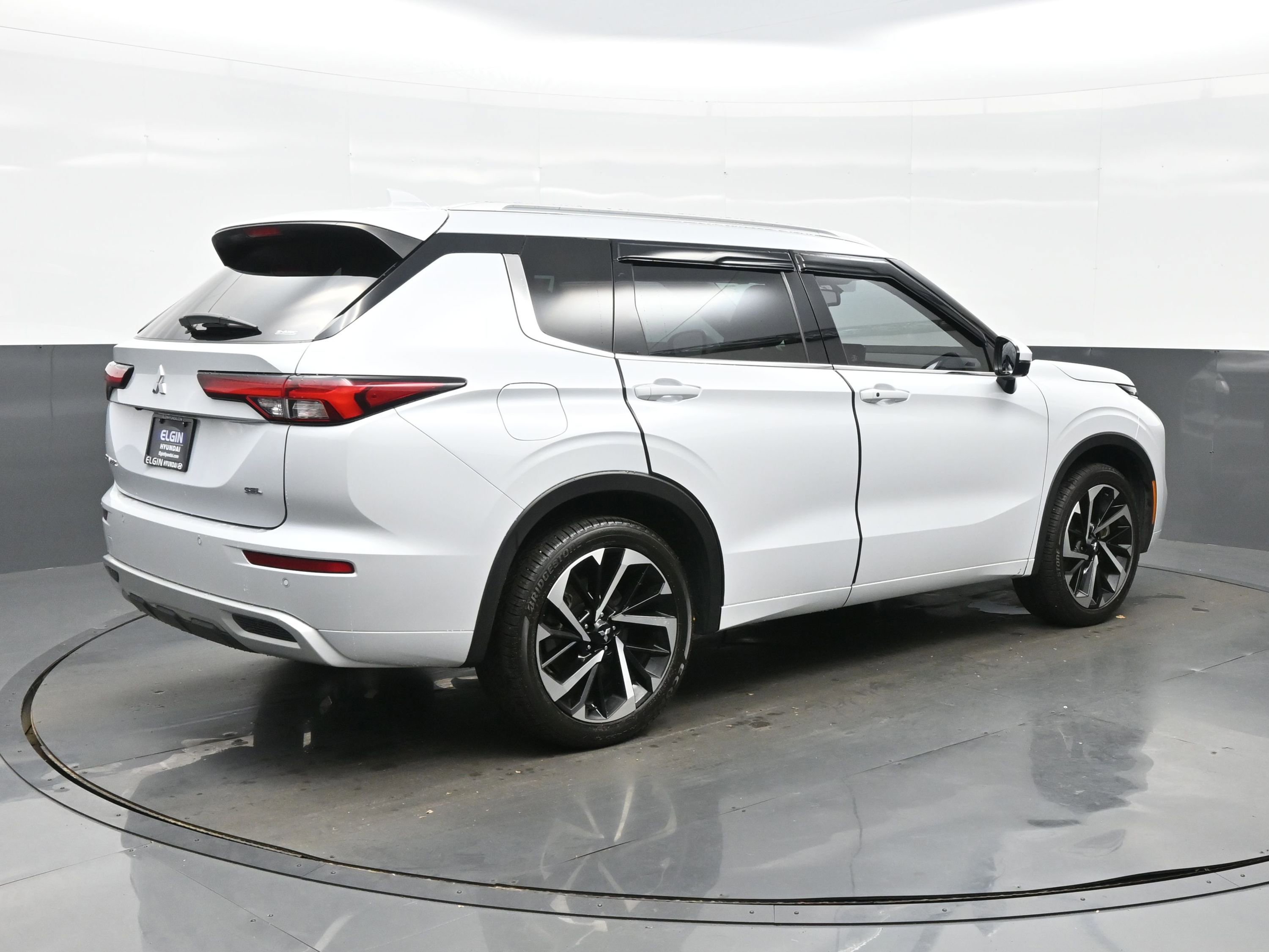 Used 2023 Mitsubishi Outlander SEL Black Edition image 6