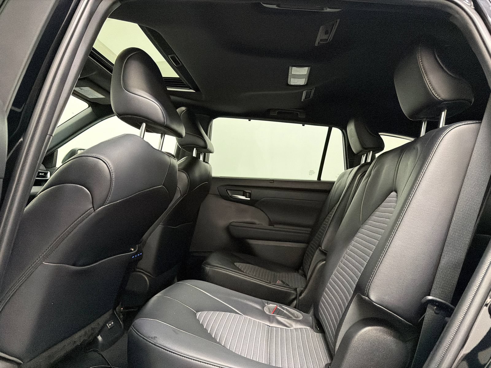 Used 2022 Toyota Highlander XSE AWD/4WD image 18