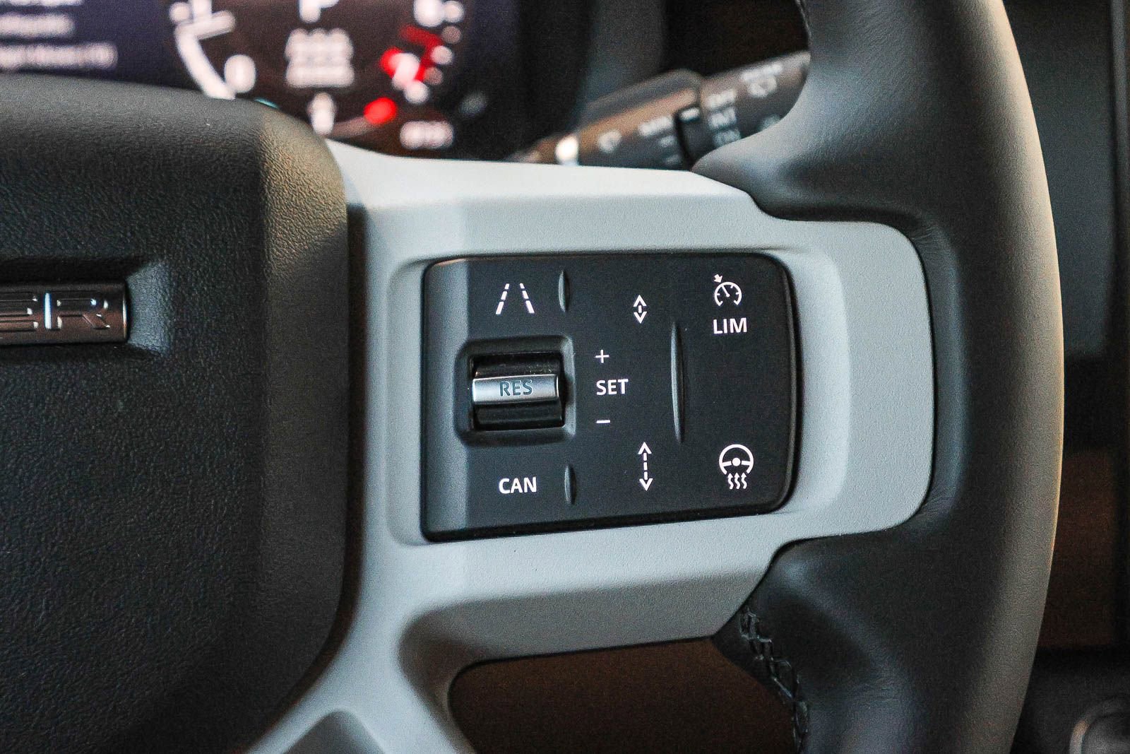 New 2026 Land Rover Defender 130 X-Dynamic SE image 34