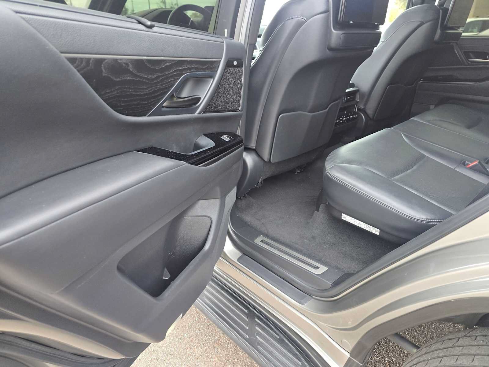 Used 2022 Lexus LX 600 4WD w/ Appearance Package image 17
