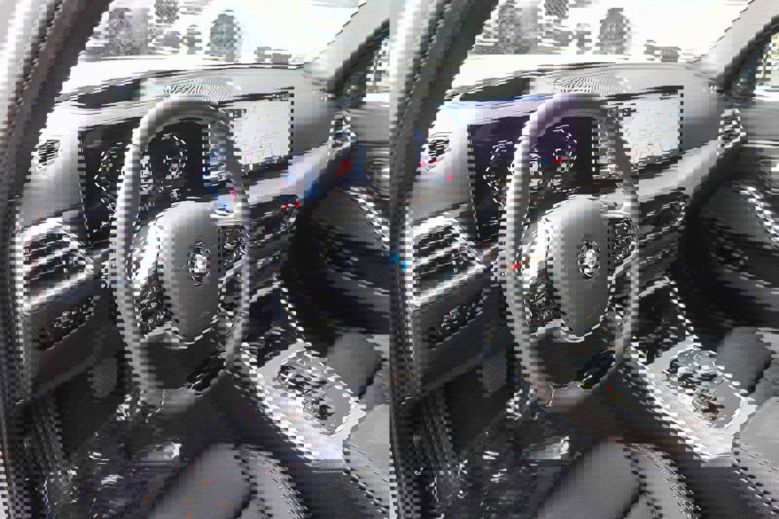 Used 2025 BMW 330i Sedan w/ Premium Package image 17