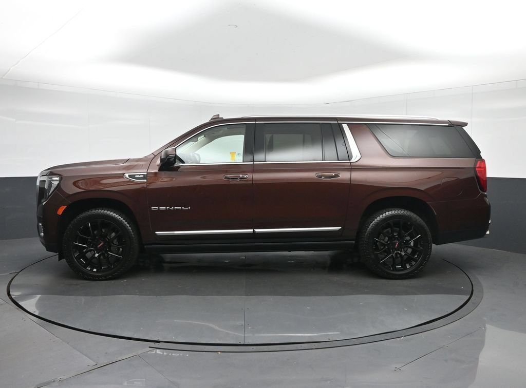 Used 2023 GMC Yukon XL Denali AWD/4WD image 4