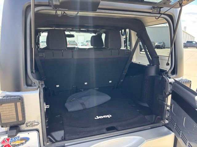 Used 2015 Jeep Wrangler Unlimited Sahara w/ Dual Top Group AWD/4WD image 18