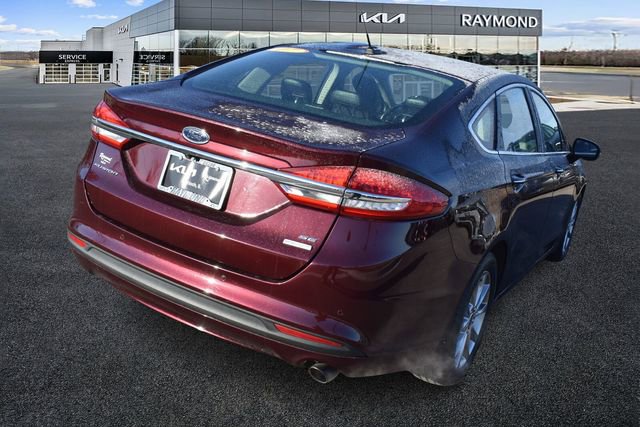 Used 2017 Ford Fusion SE w/ Fusion SE Technology Package image 3