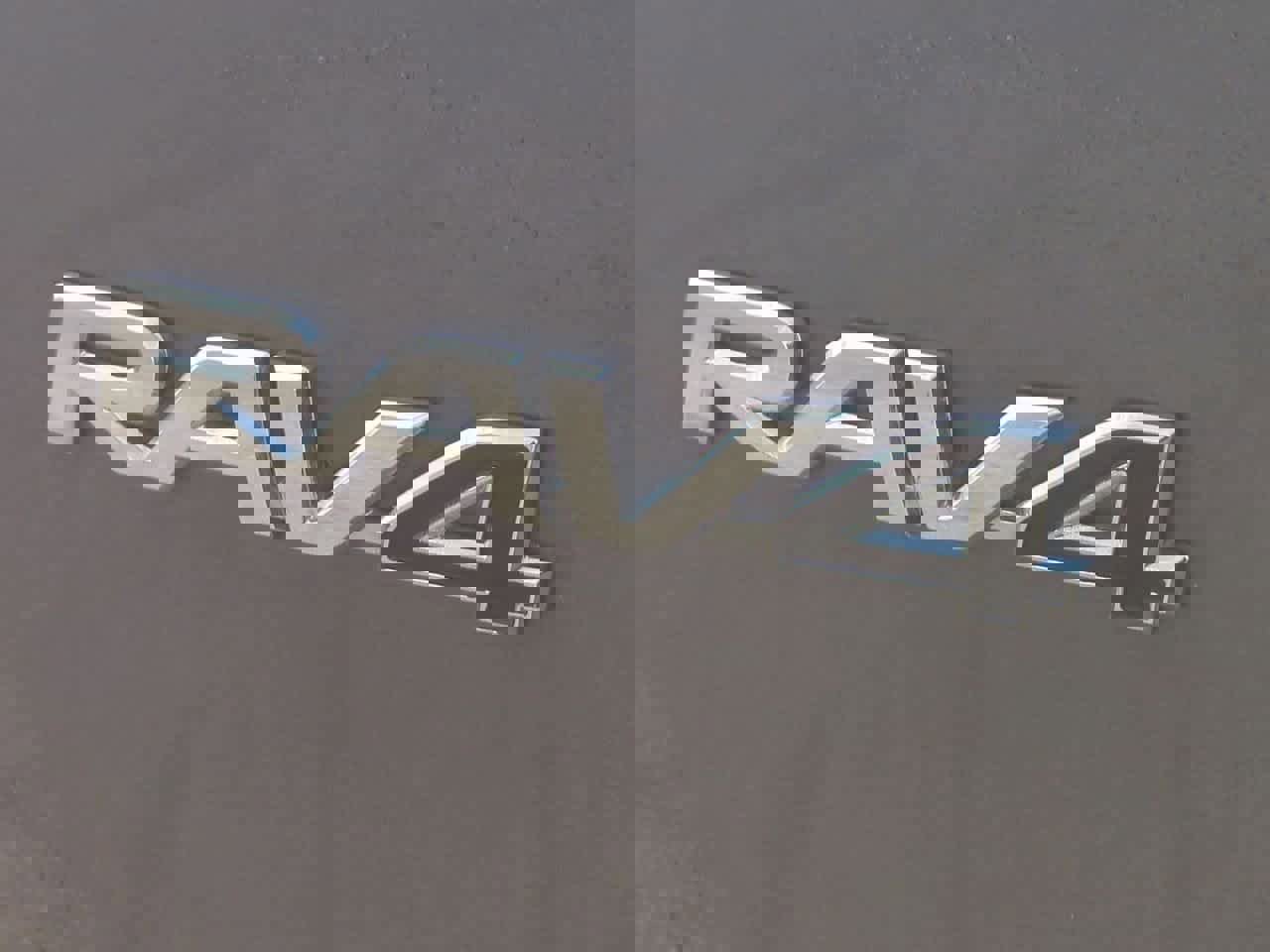 Used 2018 Toyota RAV4 XLE image 12