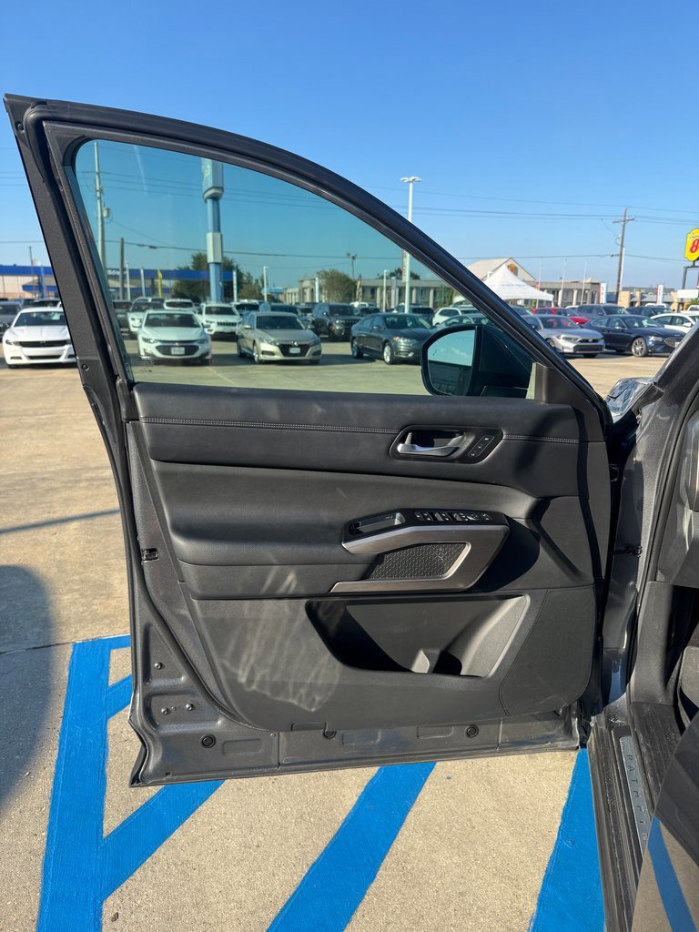 Used 2023 Nissan Pathfinder Platinum w/ Black Appearance Package image 7