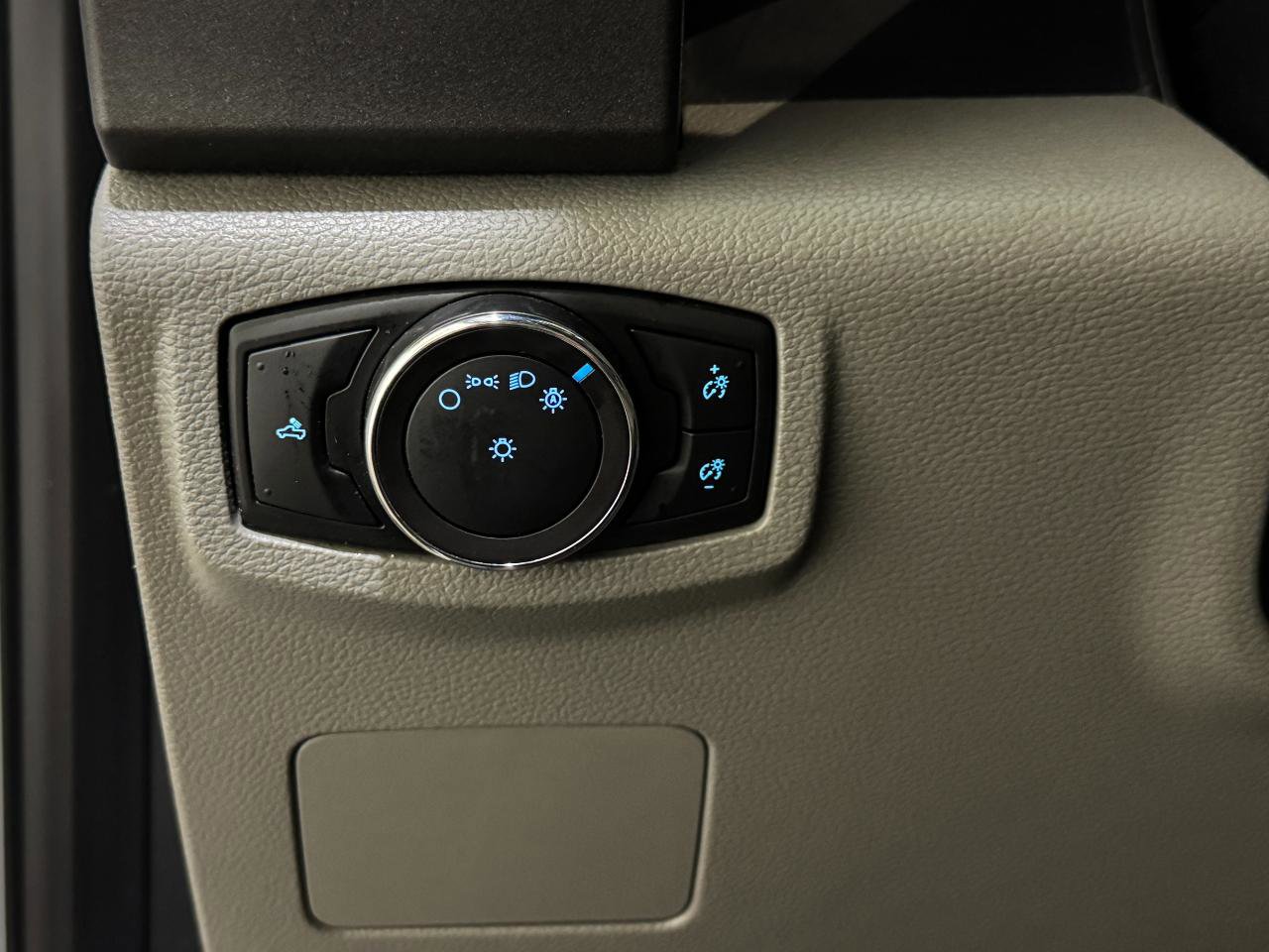 Used 2017 Ford F350 XL w/ Power Equipment Group AWD/4WD image 9