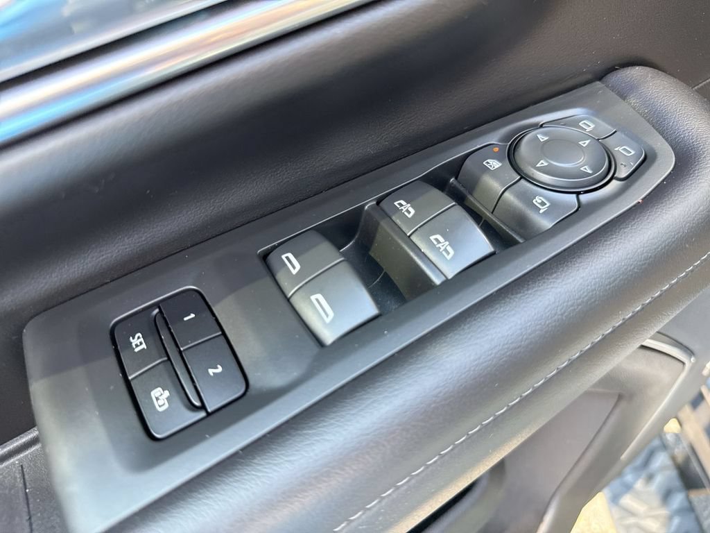 Used 2021 Chevrolet Tahoe Z71 w/ Luxury Package AWD/4WD image 13