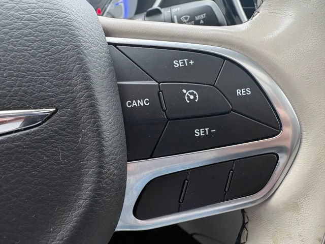 Used 2020 Chrysler Pacifica Limited FWD image 27