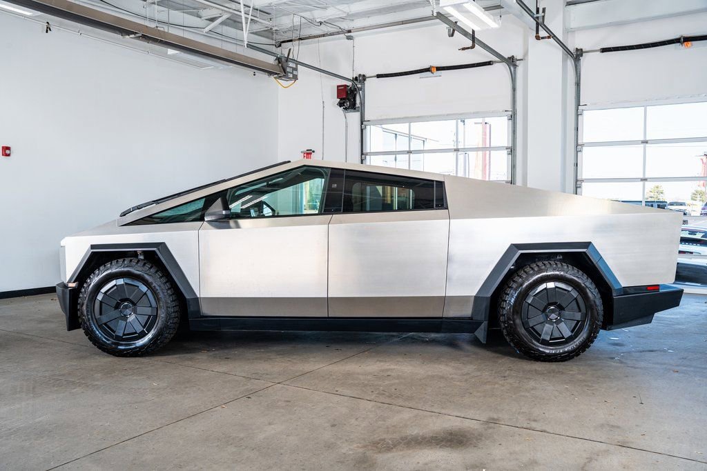 Used 2024 Tesla Cybertruck AWD Crew Cab image 8