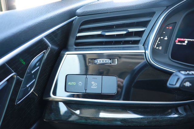 Used 2024 Audi Q7 3.0T Premium Plus image 30