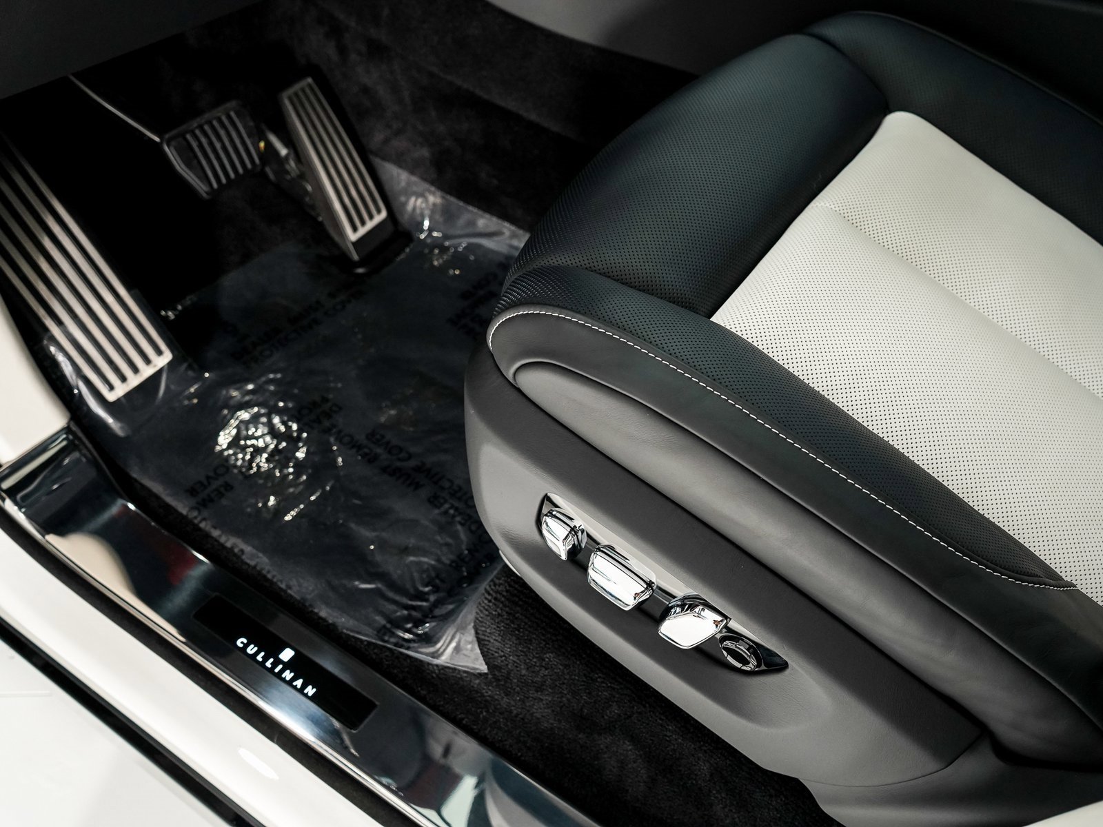 Certified 2025 Rolls-Royce Cullinan image 13