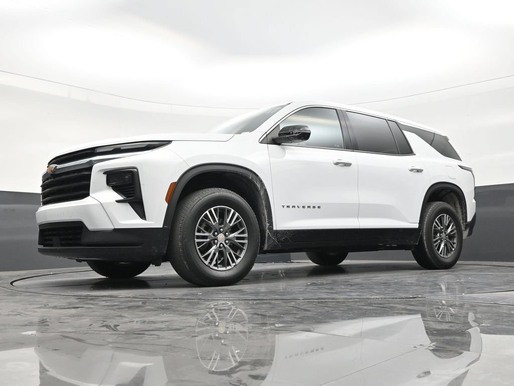 Used 2024 Chevrolet Traverse LS FWD image 20