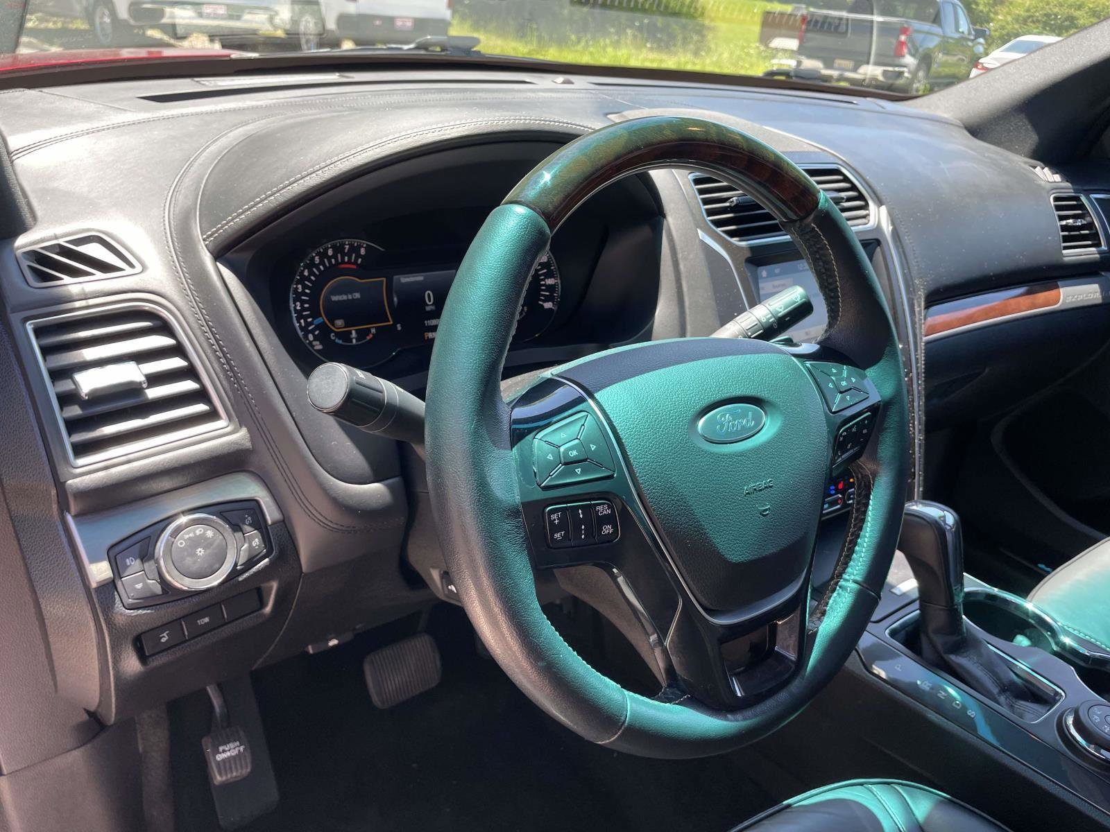 Used 2017 Ford Explorer Platinum AWD/4WD image 8