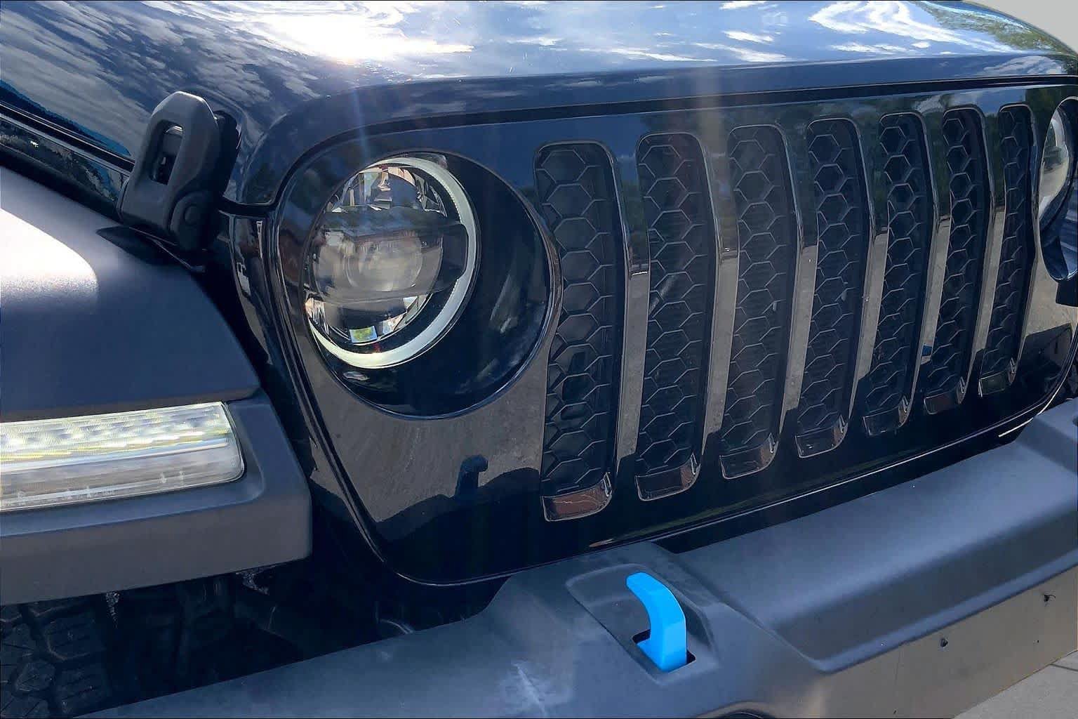Used 2023 Jeep Wrangler Unlimited w/ Cold Weather Group AWD/4WD image 30
