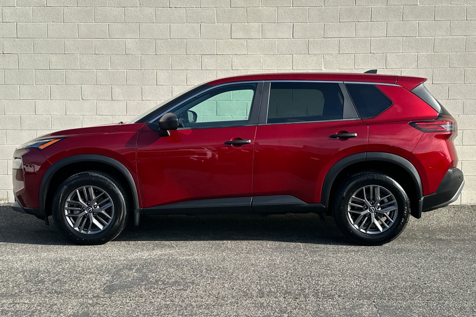 Used 2023 Nissan Rogue S FWD image 7