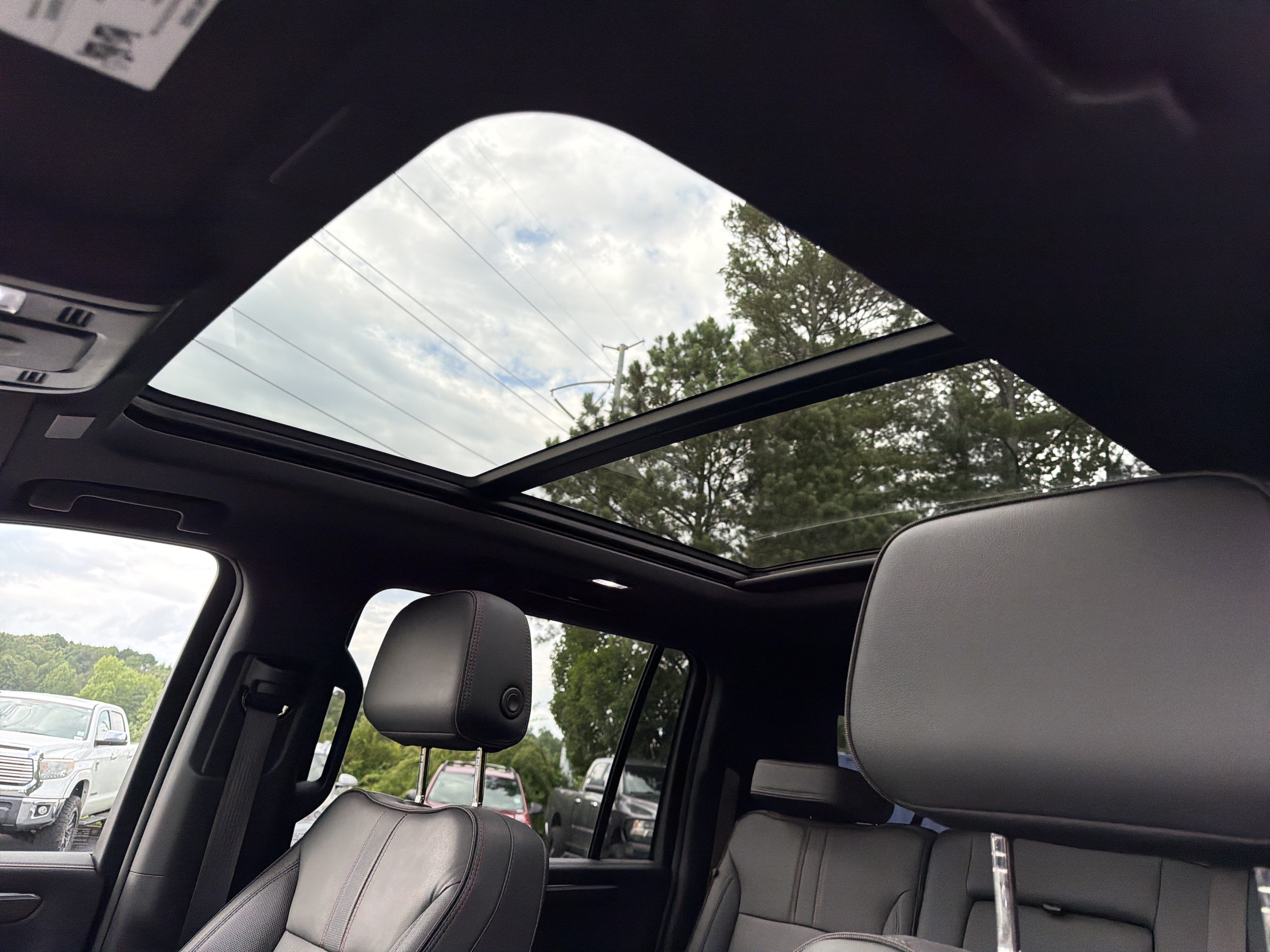 Used 2025 Chevrolet Suburban RST w/ Comfort Package AWD/4WD image 31