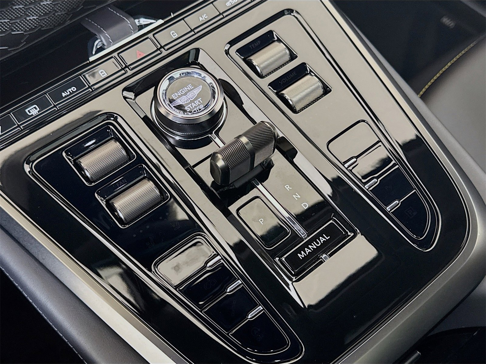 Used 2025 Aston Martin DBX 707 image 15