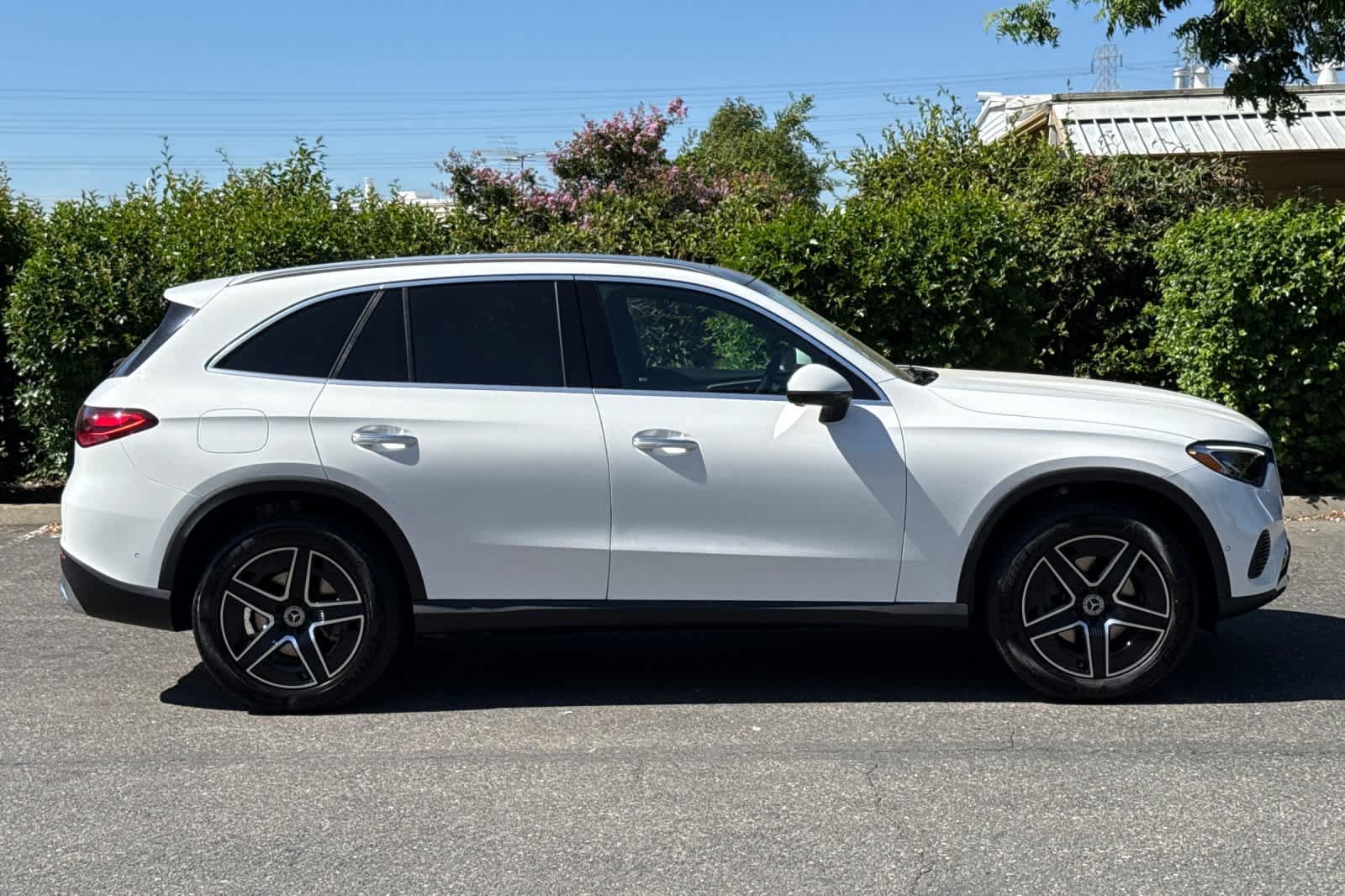 New 2026 Mercedes-Benz GLC 300 image 2