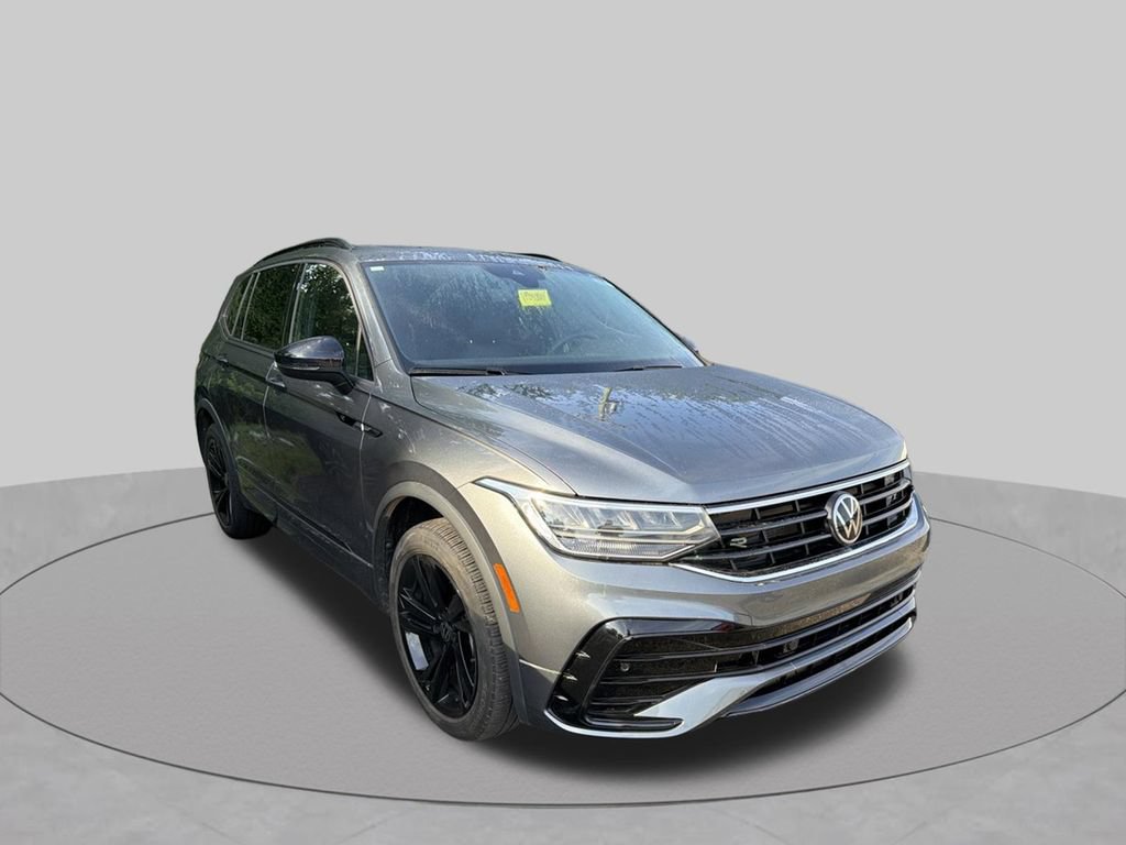 Used 2024 Volkswagen Tiguan SE R-Line FWD image 3