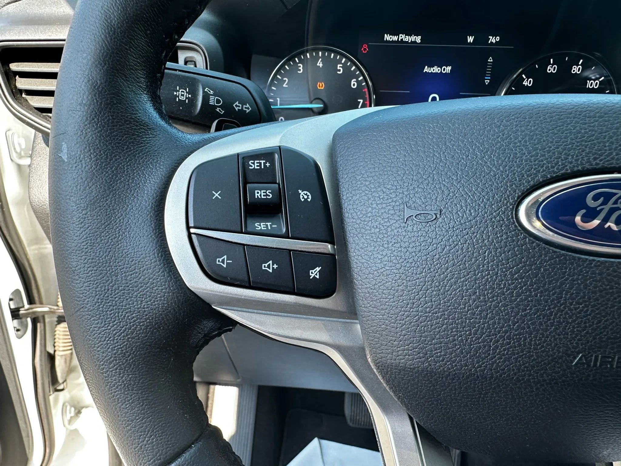 Used 2020 Ford Explorer XLT w/ Comfort Package AWD/4WD image 18