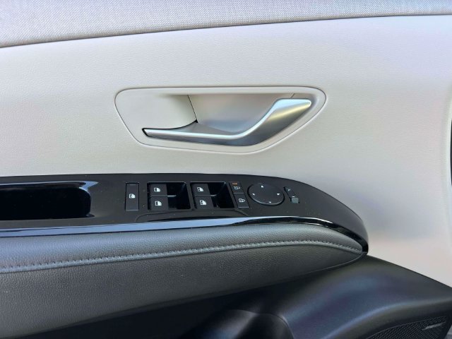 Certified 2025 Hyundai Tucson Limited AWD/4WD image 16