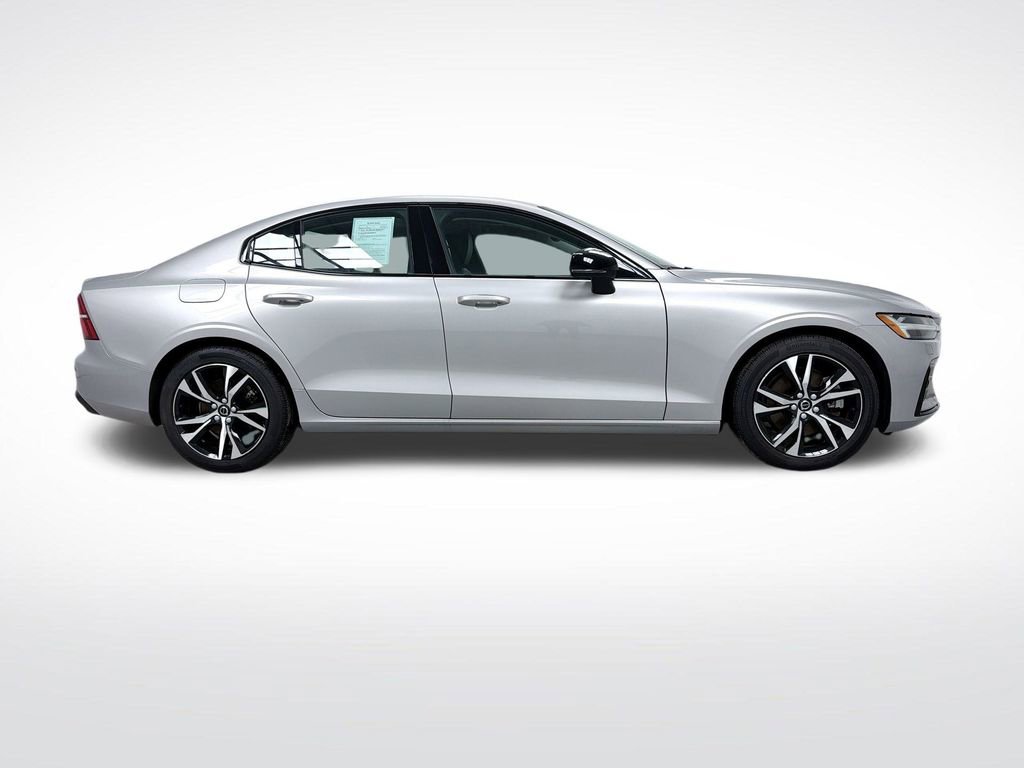 Used 2025 Volvo S60 B5 Core AWD/4WD image 2