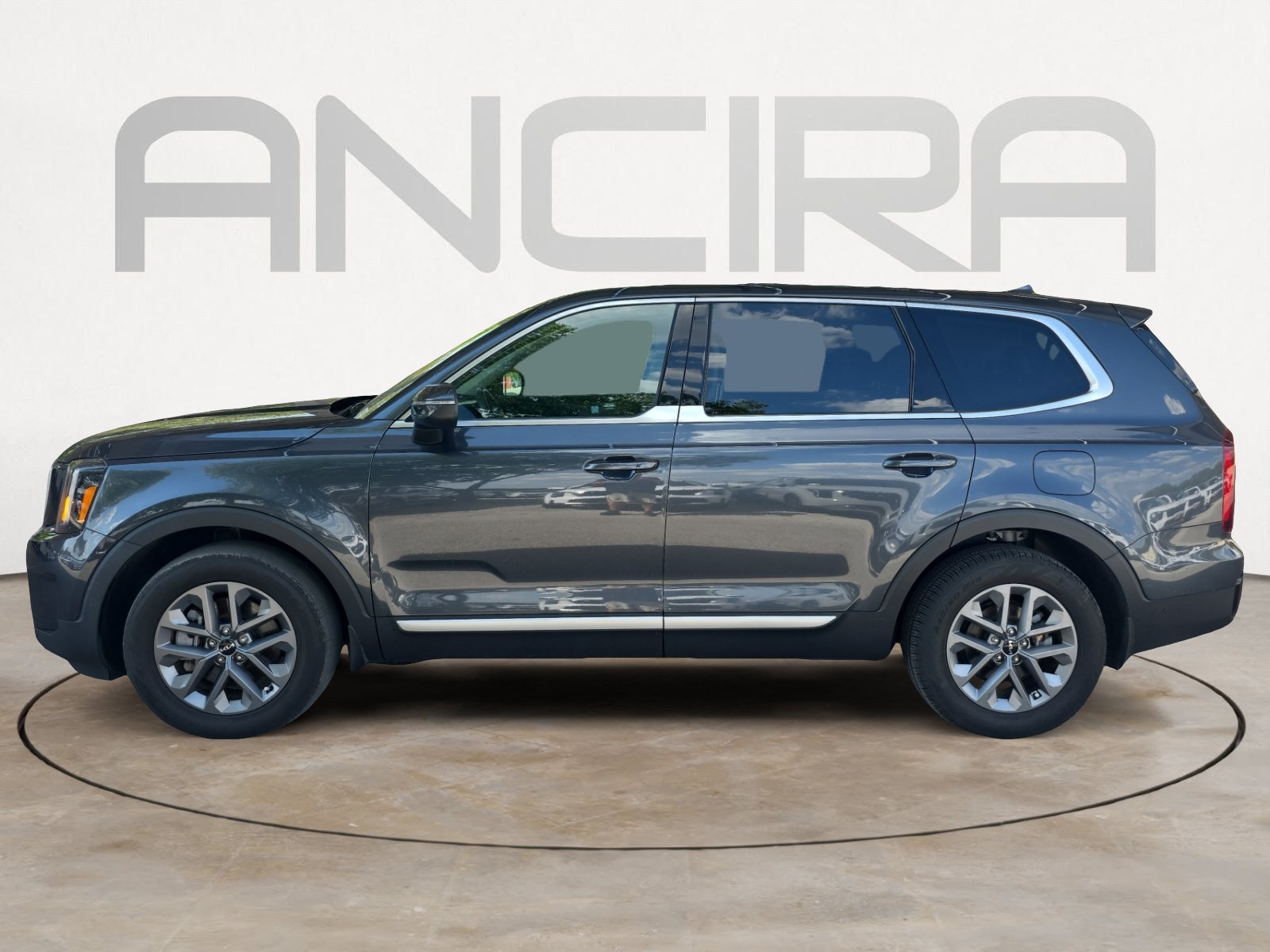 Certified 2024 Kia Telluride LX FWD image 4