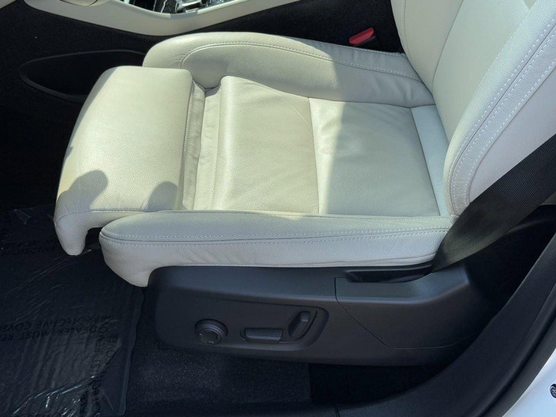 Certified 2023 Volvo XC40 B5 Ultimate w/ Protection Package Premier image 24