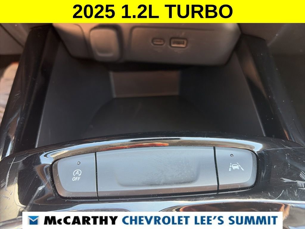 Used 2025 Chevrolet Trax LT FWD image 10