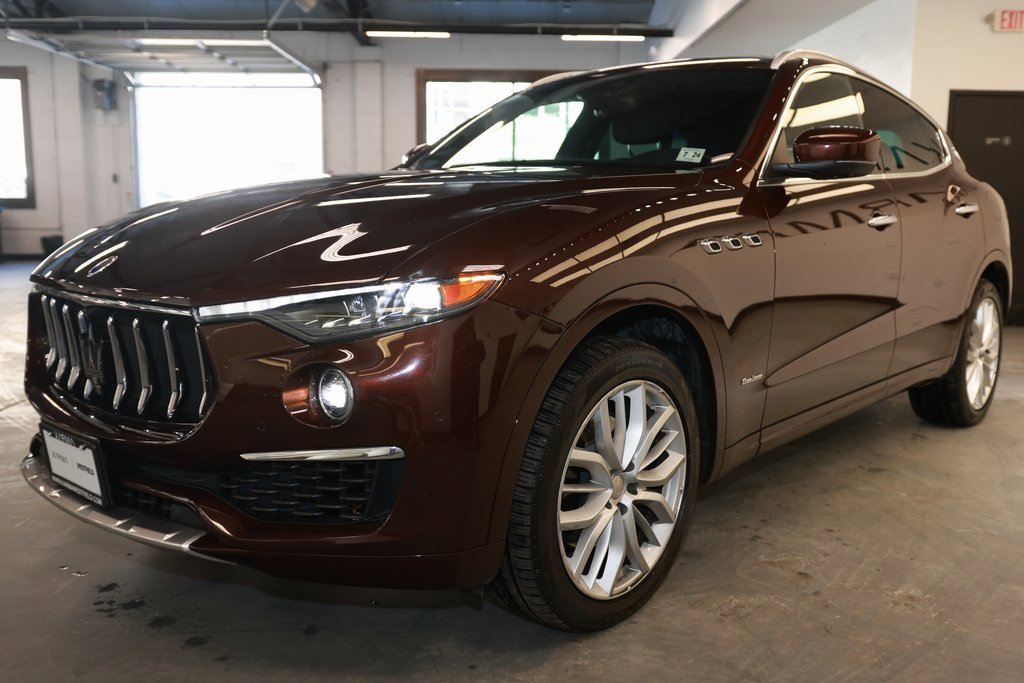 Used 2019 Maserati Levante GranLusso image 3