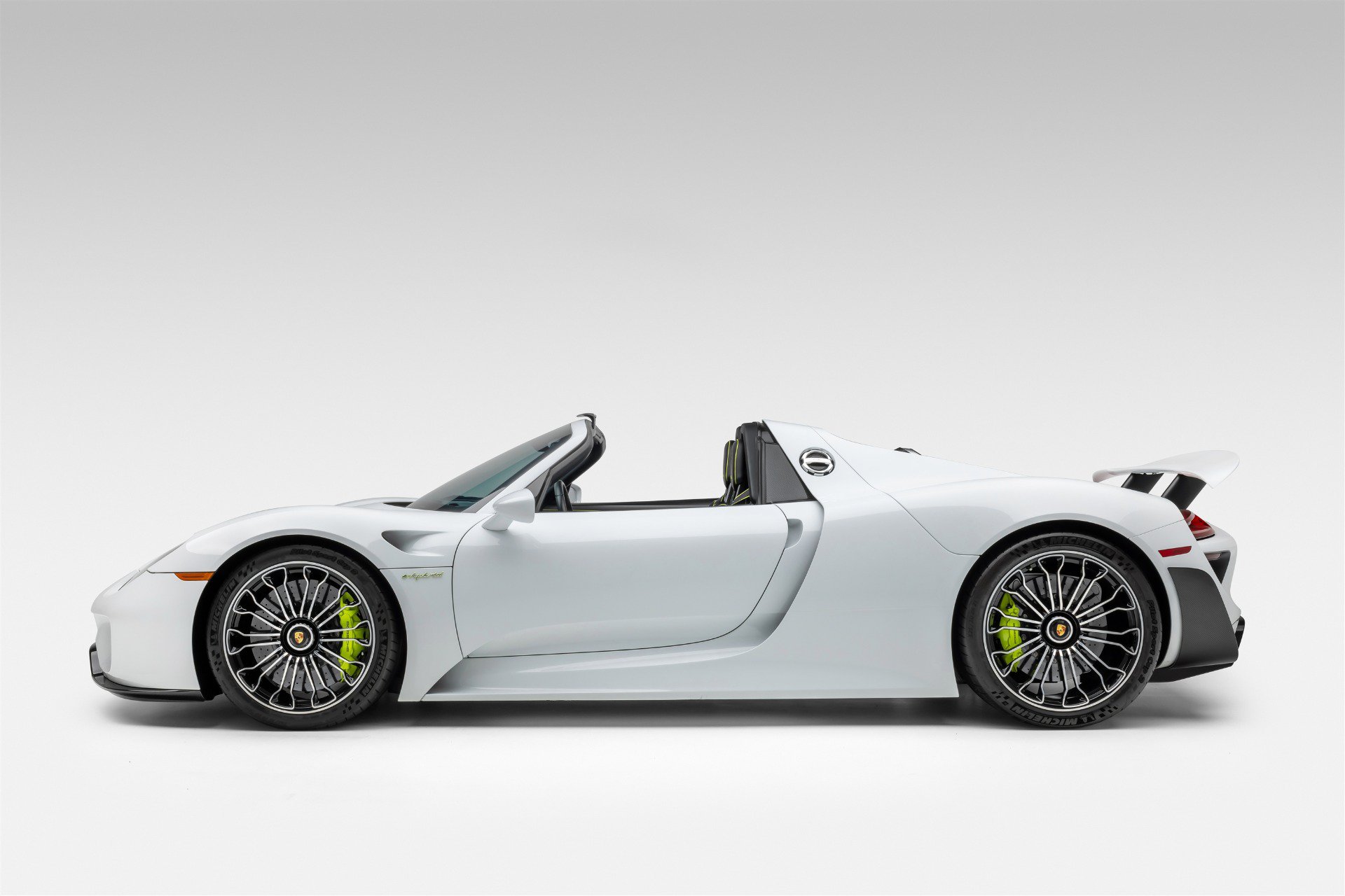 Used 2015 Porsche 918 Spyder AWD/4WD image 19