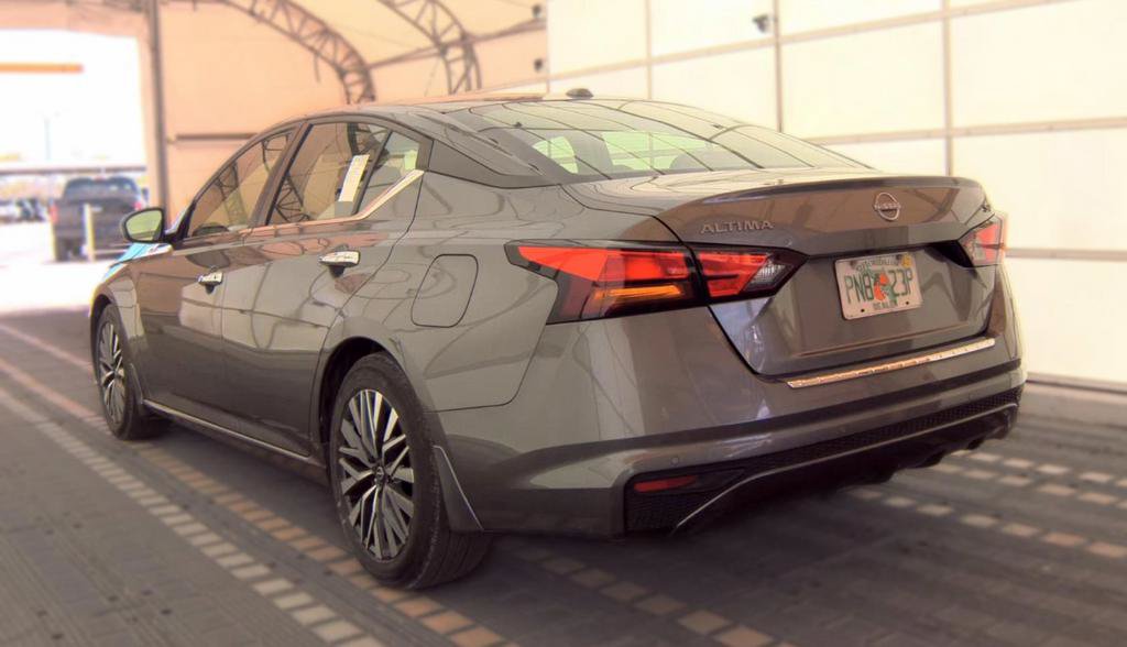 Used 2023 Nissan Altima 2.5 SV FWD image 7