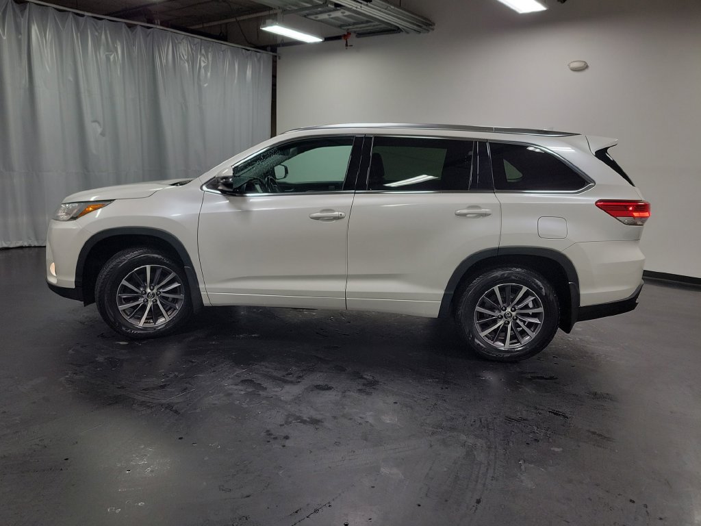 Used 2017 Toyota Highlander XLE AWD/4WD image 5