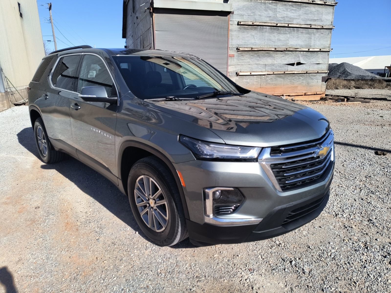 Used 2023 Chevrolet Traverse LT image 2