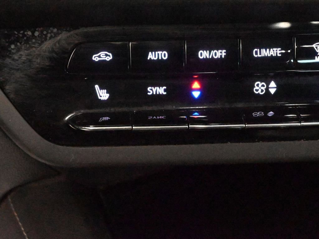 Used 2023 Buick Envision Essence image 24