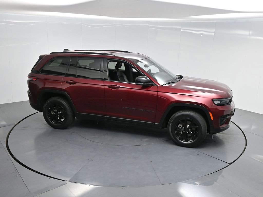 Used 2024 Jeep Grand Cherokee Altitude image 55