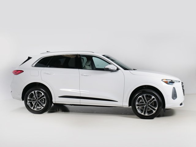 Certified 2025 Audi Q5 Premium w/ Convenience Package AWD/4WD image 32