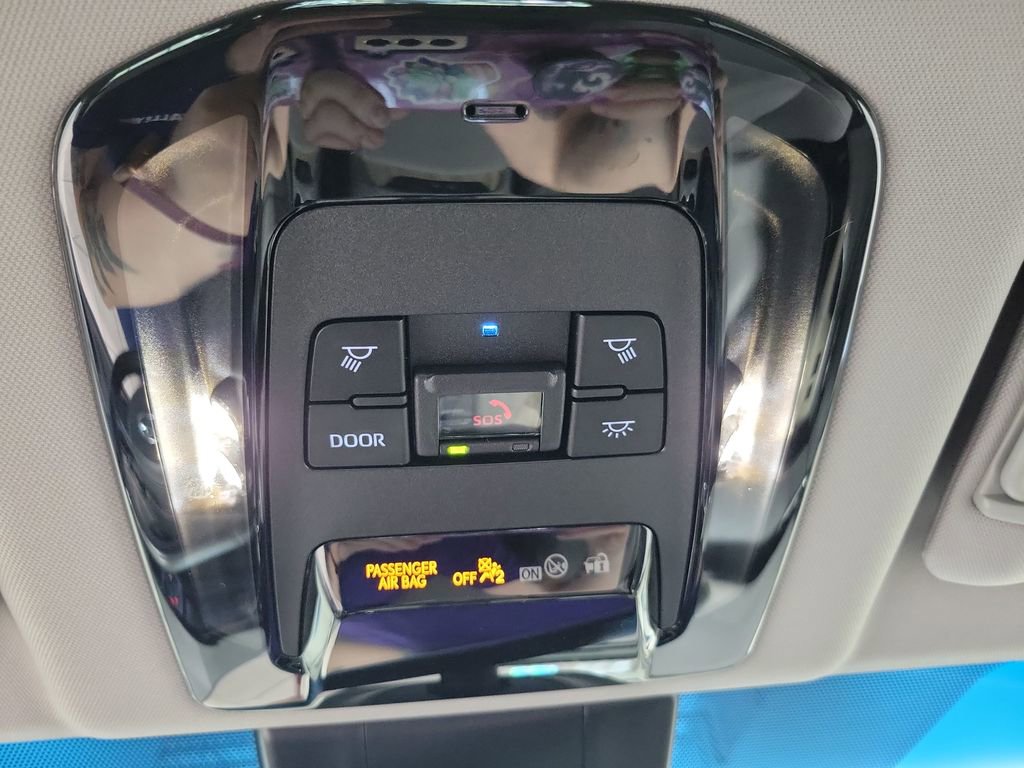 Used 2023 Toyota Venza XLE AWD/4WD image 44