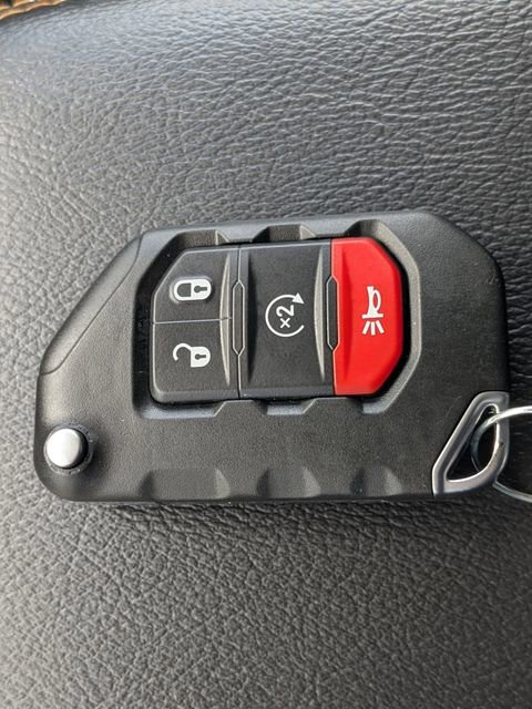 Used 2025 Jeep Wrangler Unlimited Sahara w/ Safety Group AWD/4WD image 30