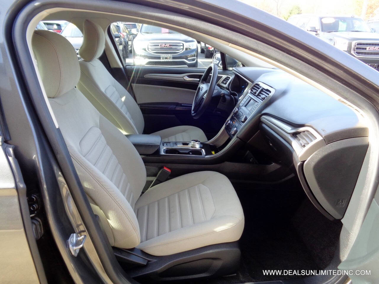 Used 2017 Ford Fusion S FWD image 17