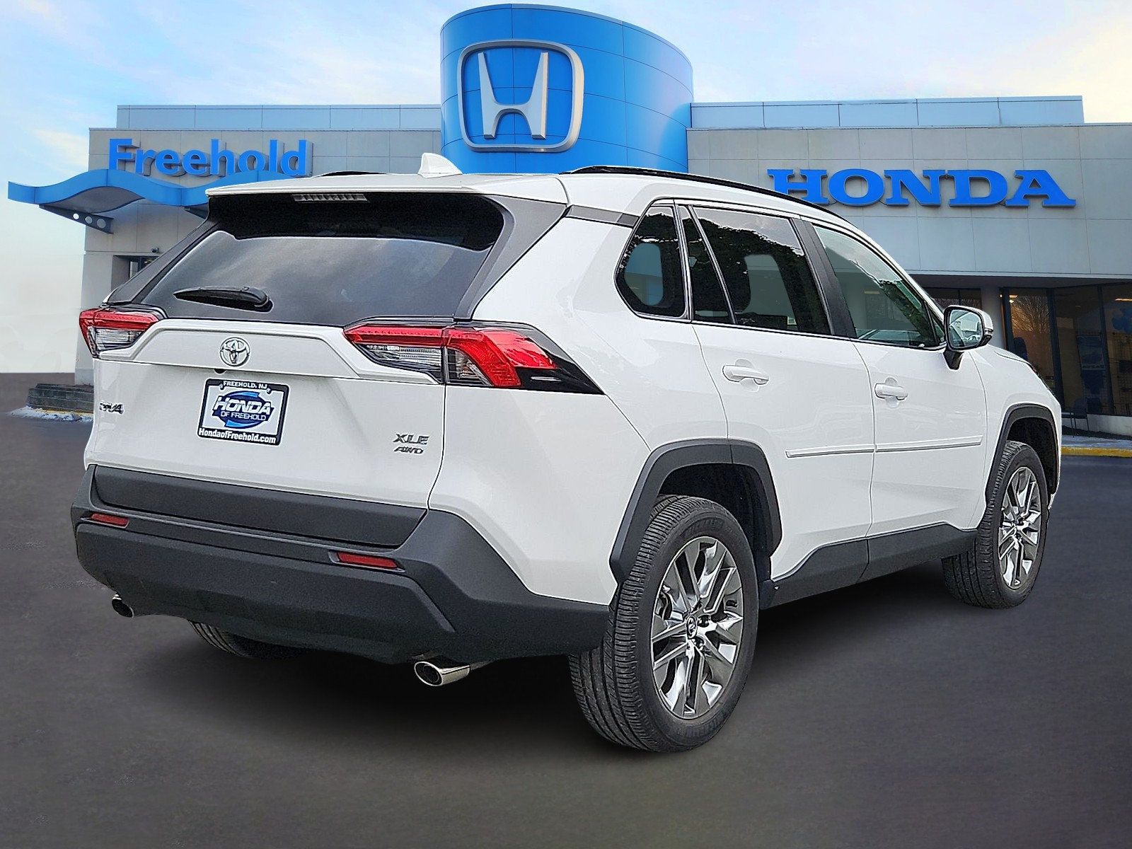 Used 2020 Toyota RAV4 XLE Premium AWD/4WD image 7