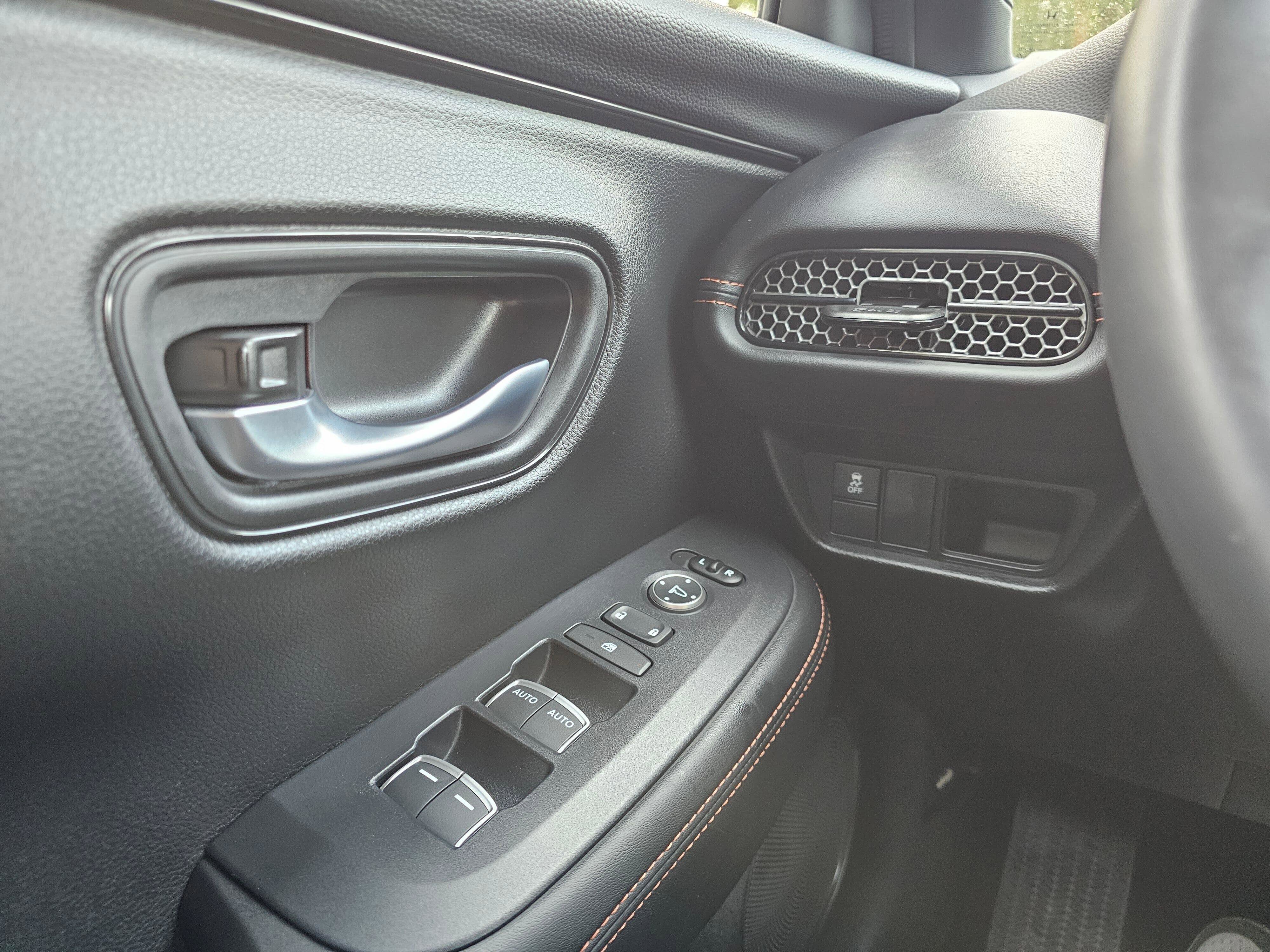 Certified 2025 Honda HR-V Sport image 30